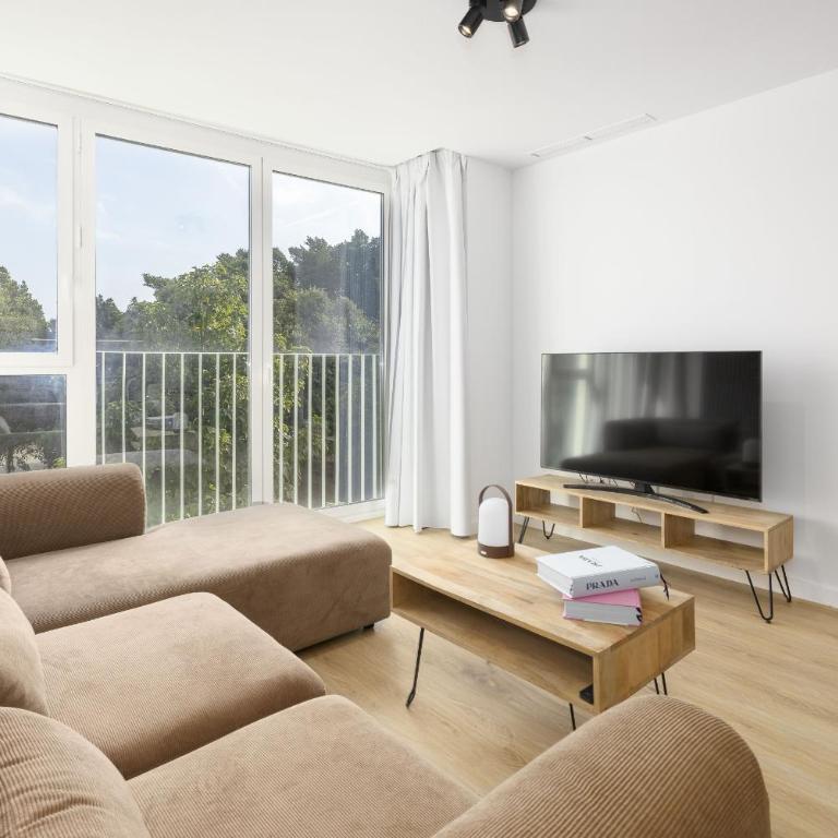 ApartUP Port Marina Azura - Three-Bedroom Deluxe Apartment - 8