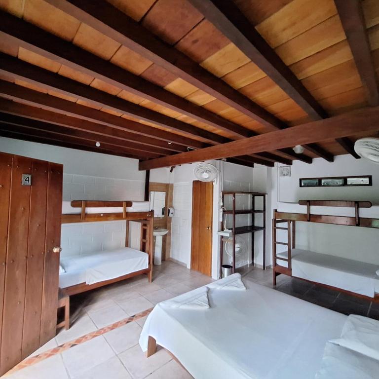 Hostal Capurgana - Habitación Doble - 1 o 2 camas - 4