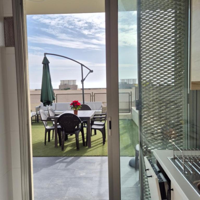 Piscina, Barbacoa, Jardín privado, Adosado familiar 160 m, vistas al mar y montaña, 7 personas, wifi, mascotas - Casa Unifamiliar de 2 dormitorios - 95