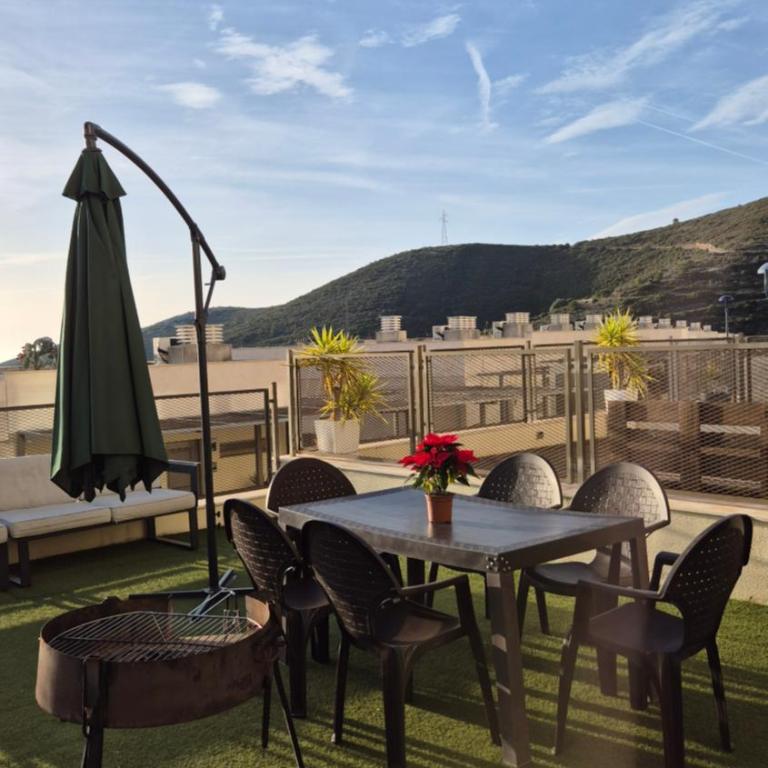 Piscina, Barbacoa, Jardín privado, Adosado familiar 160 m, vistas al mar y montaña, 7 personas, wifi, mascotas - Casa Unifamiliar de 2 dormitorios - 97