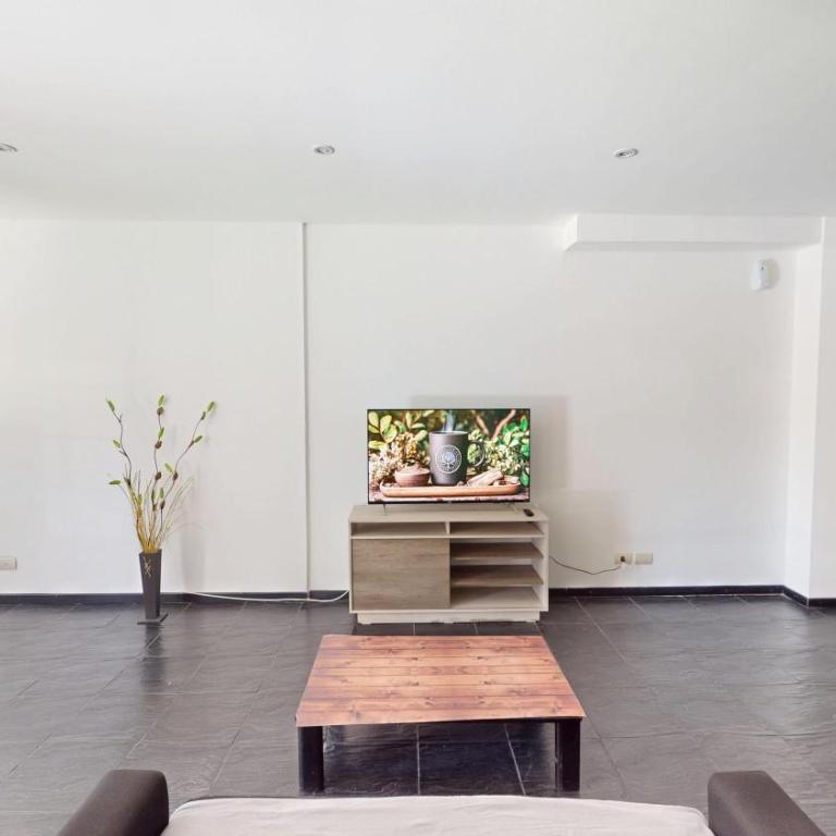 Casa Amplia 5 personas Con Pileta, Amplio Jardin y Parrilla Zona Muy Tranquila en Tigre Centro - Casa de 2 dormitorios - 7