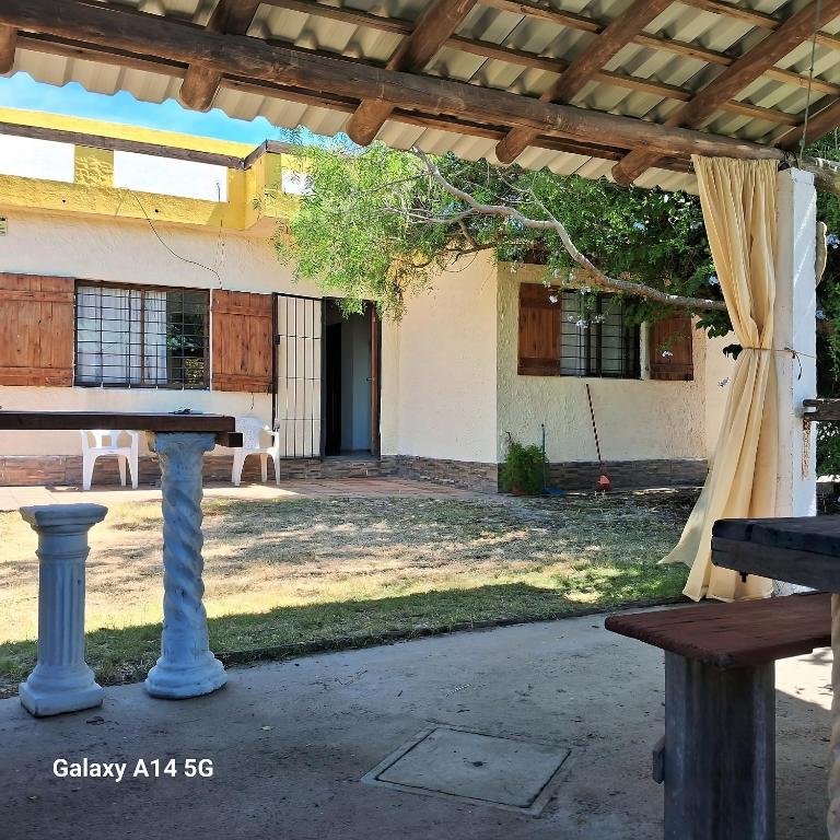 ALQUILO CASA FRENTE AL MAR PARQUE DEL PLATA LIBRE 2-6FEB CON BARBACOA PARa 8 - Three-Bedroom Home - 1