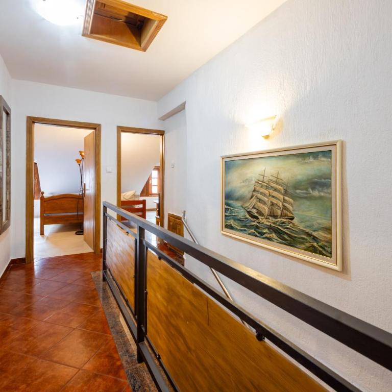 Tara Rooms In The Heart Of Old Town Kotor - Twin Room with Shared Bathroom - 14