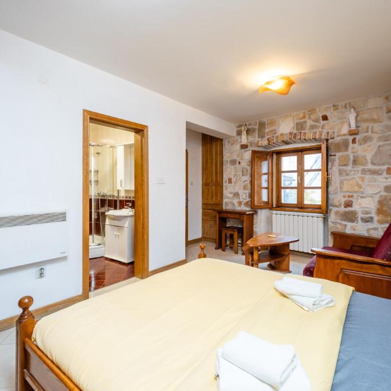 Tara Rooms In The Heart Of Old Town Kotor - Double Room with Private Bathroom - 10