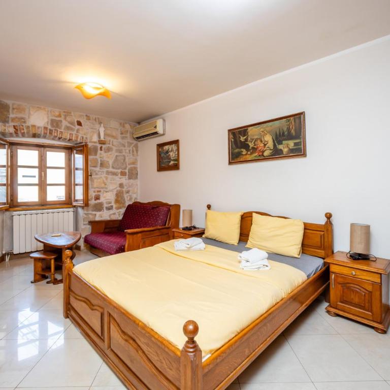 Tara Rooms In The Heart Of Old Town Kotor - Double Room with Private Bathroom - 13