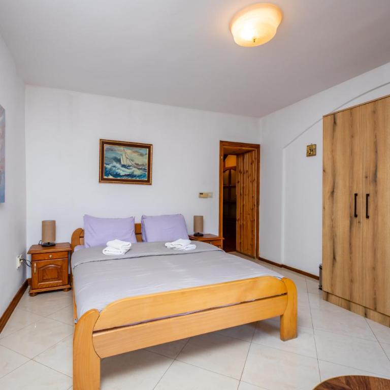 Tara Rooms In The Heart Of Old Town Kotor - Double Room with Shared Bathroom - 12