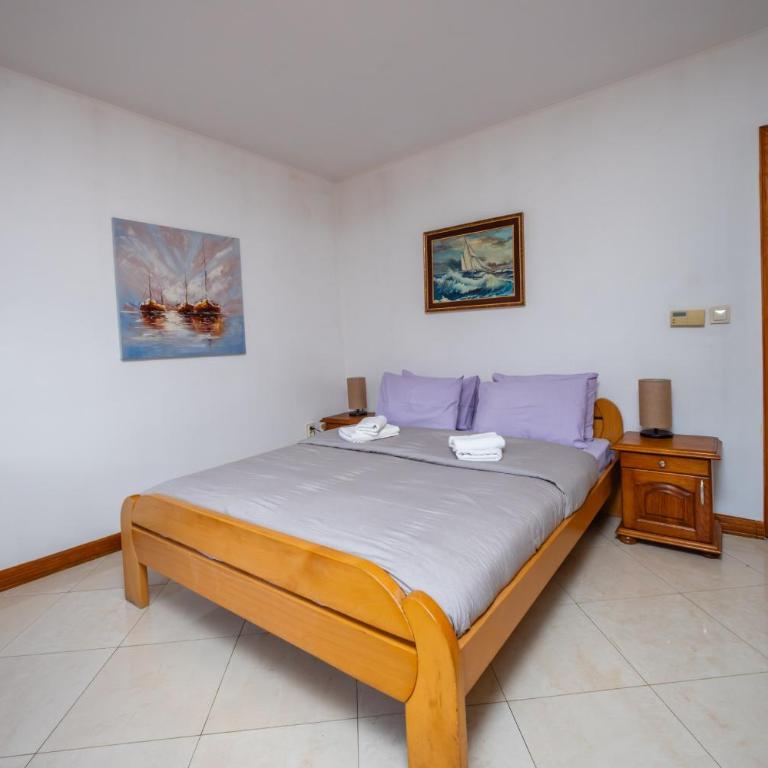 Tara Rooms In The Heart Of Old Town Kotor - Double Room with Shared Bathroom - 10