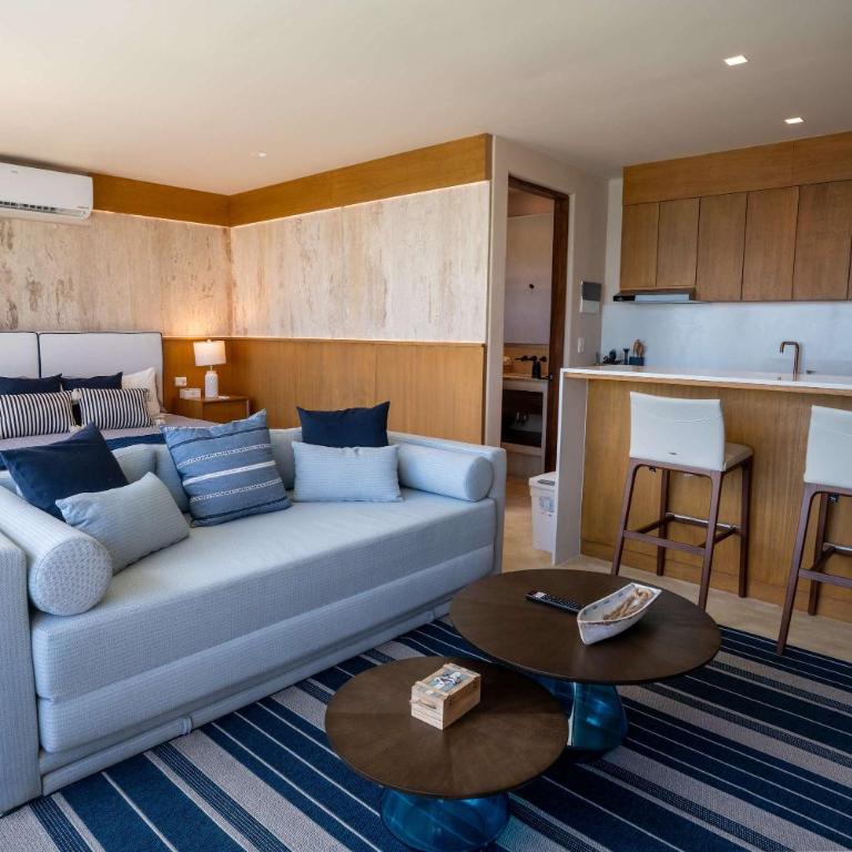 Beachfront Luxe Penthouse Studio in Isla Mujeres - Apartment - 25