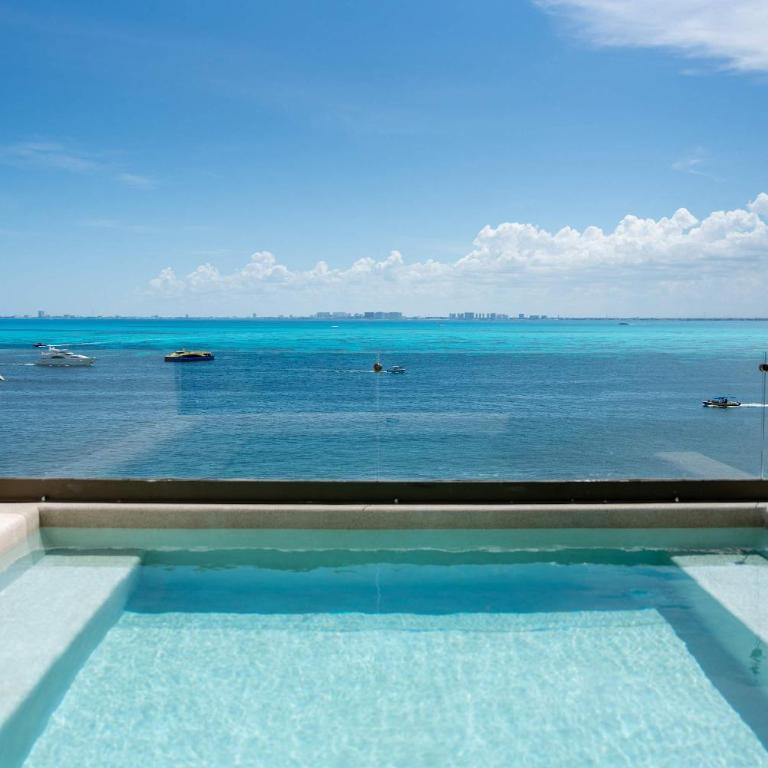 Beachfront Luxe Penthouse Studio in Isla Mujeres - Apartment - 6
