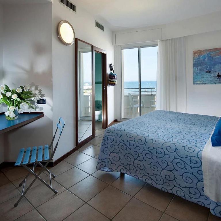 Hotel Rex - Fronte mare Riccione - Superior Double or Twin Room with Sea View - 4