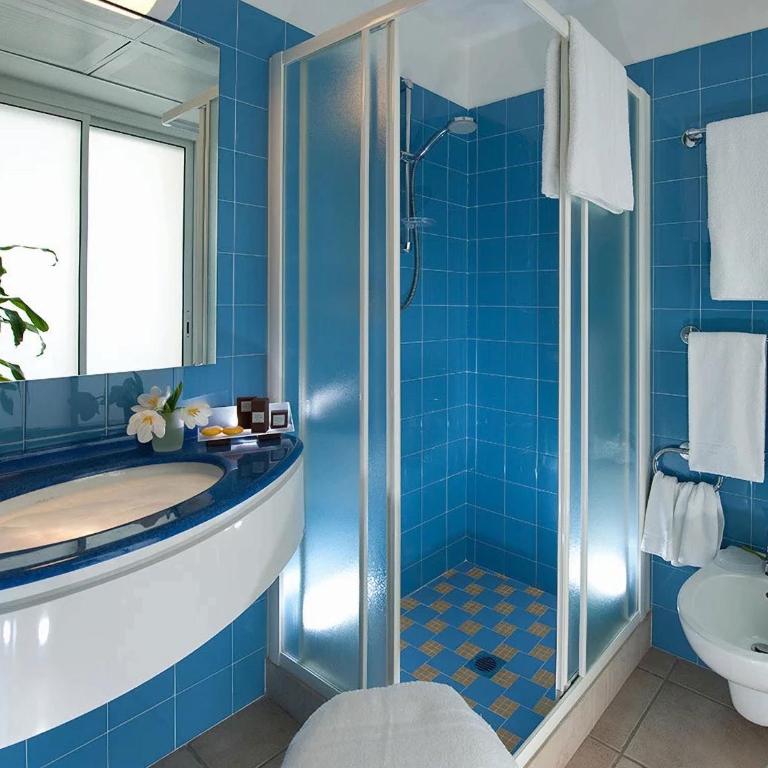 Hotel Rex - Fronte mare Riccione - Quadruple Room with Sea View - 5