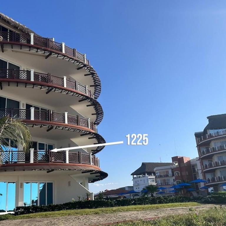 VIVO Residences 2 Bedroom Ocean Front Condo 180 degree ocean views - Apartamento de 2 dormitorios - Frente al océano - 2