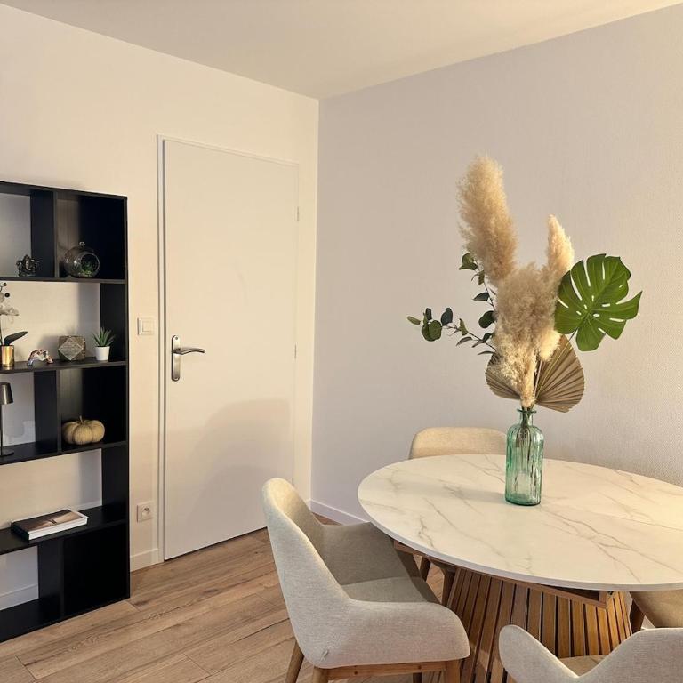 City apartment with private parking - Appartement 2 Chambres - 8