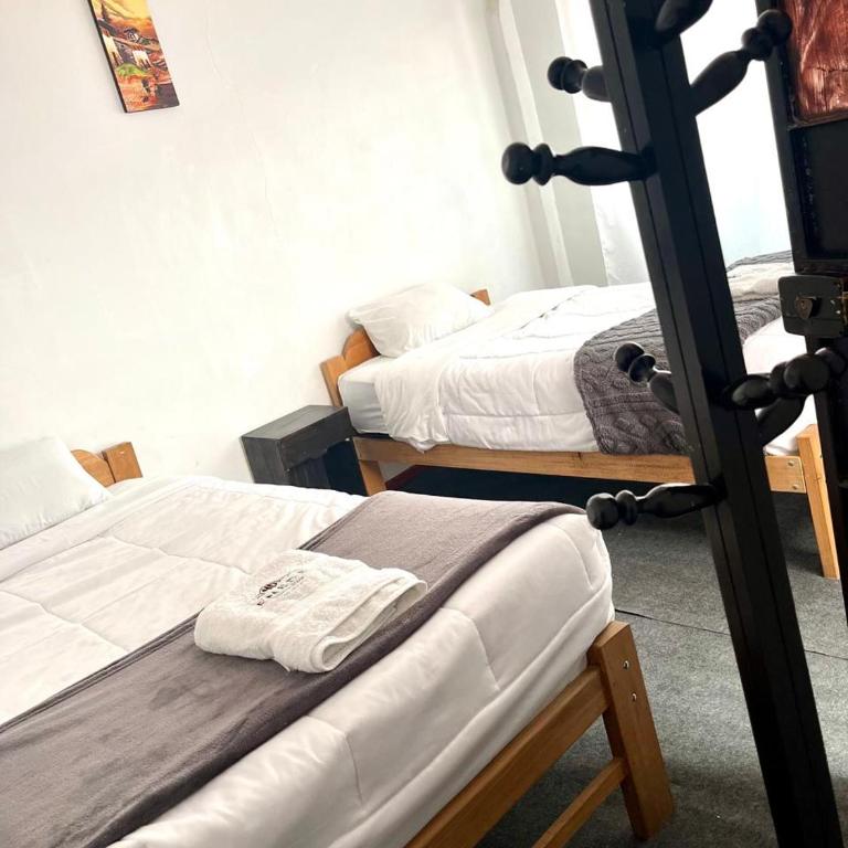 ENEDE HOSTEL - Habitación Doble Estándar - 1 o 2 camas - 4