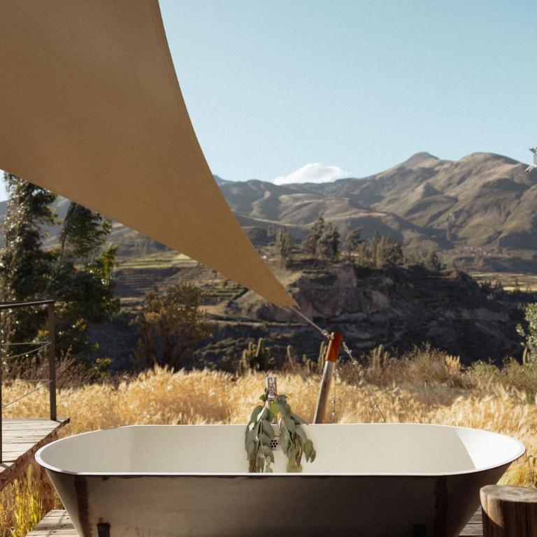 PUQIO - Suite con cama grande y balcón - 2