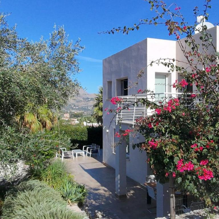 Giardino degli Allori, Villa Manfredi with Pool - Three-Bedroom Villa - 3