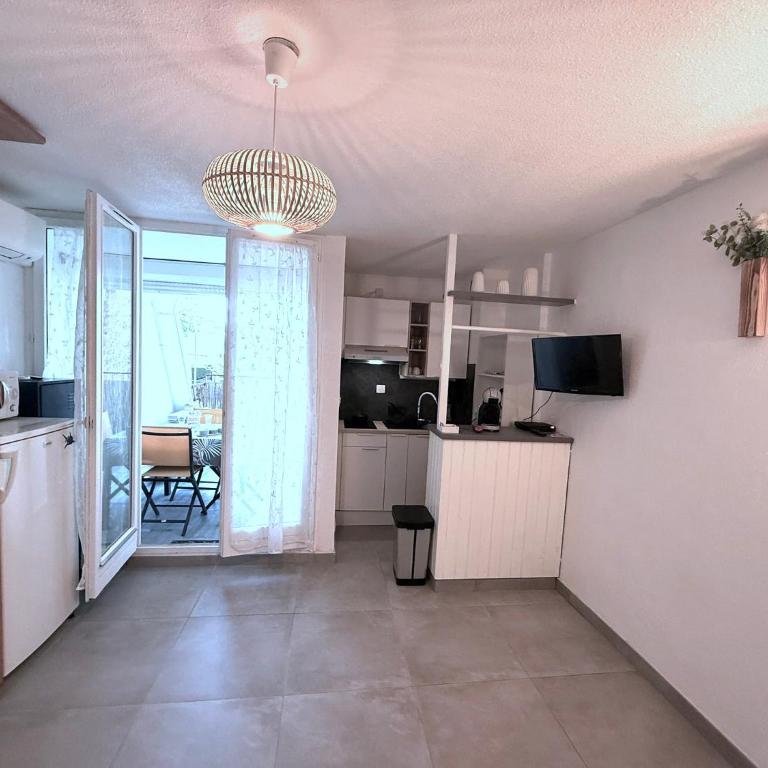 Studio LGM tout confort avec terrasse & parking, Plage à pied - One-Bedroom Apartment - 34