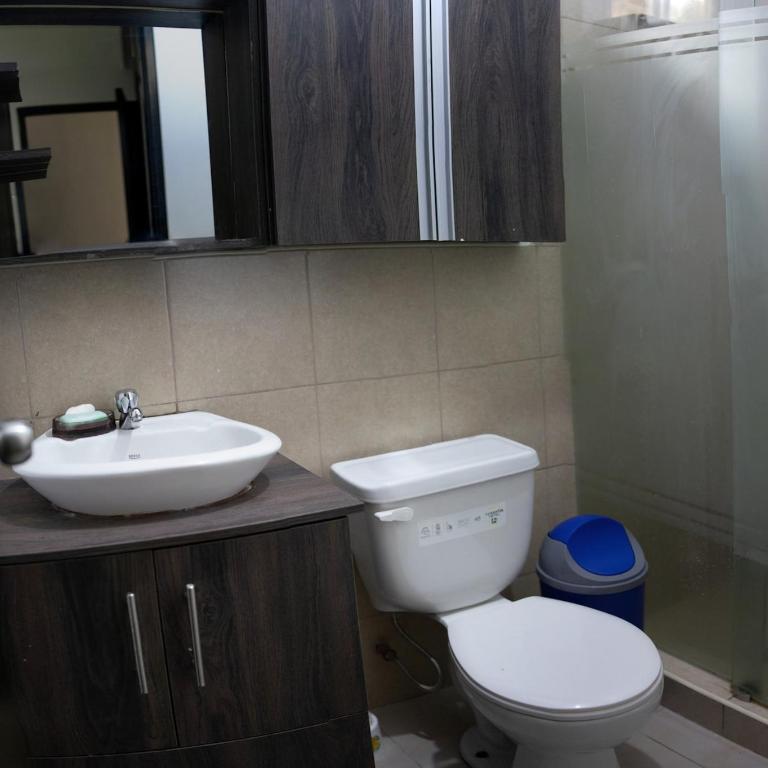 Casa independiente con 3 habitaciones - Three-Bedroom Apartment - 7