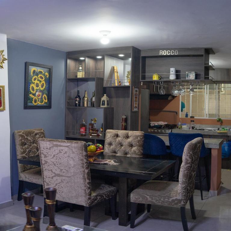 Casa independiente con 3 habitaciones - Three-Bedroom Apartment - 8