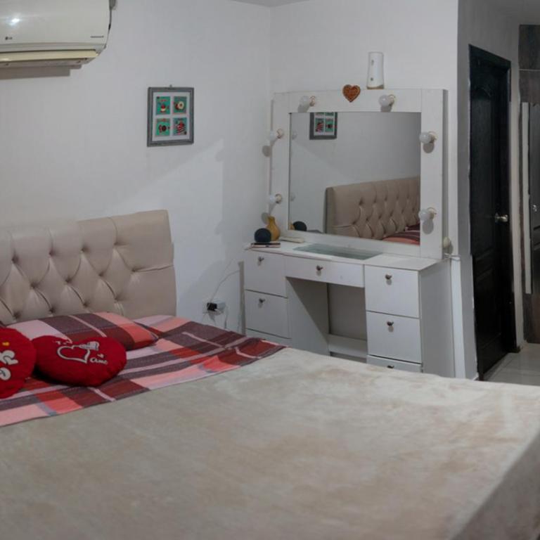 Casa independiente con 3 habitaciones - Three-Bedroom Apartment - 11