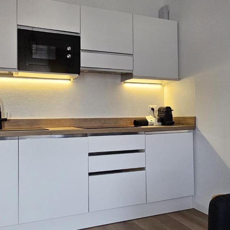 Superior Suite, Villa Joy Verona, Luxury Romantic Suite with Jacuzzi, near City Center - Appartamento - 11