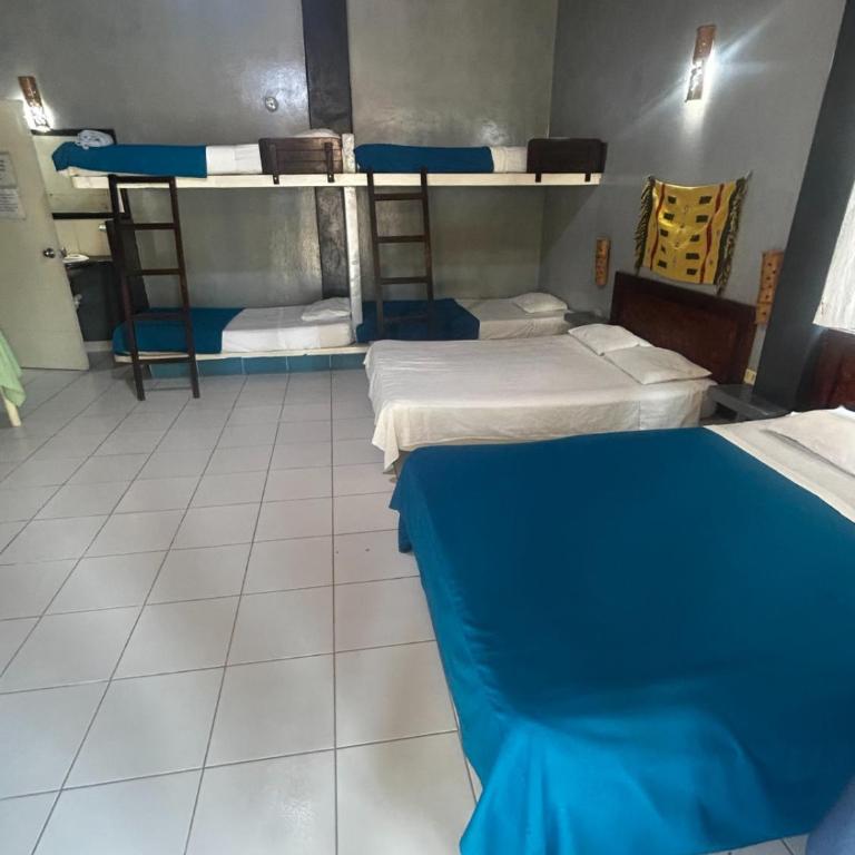 La casa de Jessi - Habitación Familiar con vistas al jardín - 6