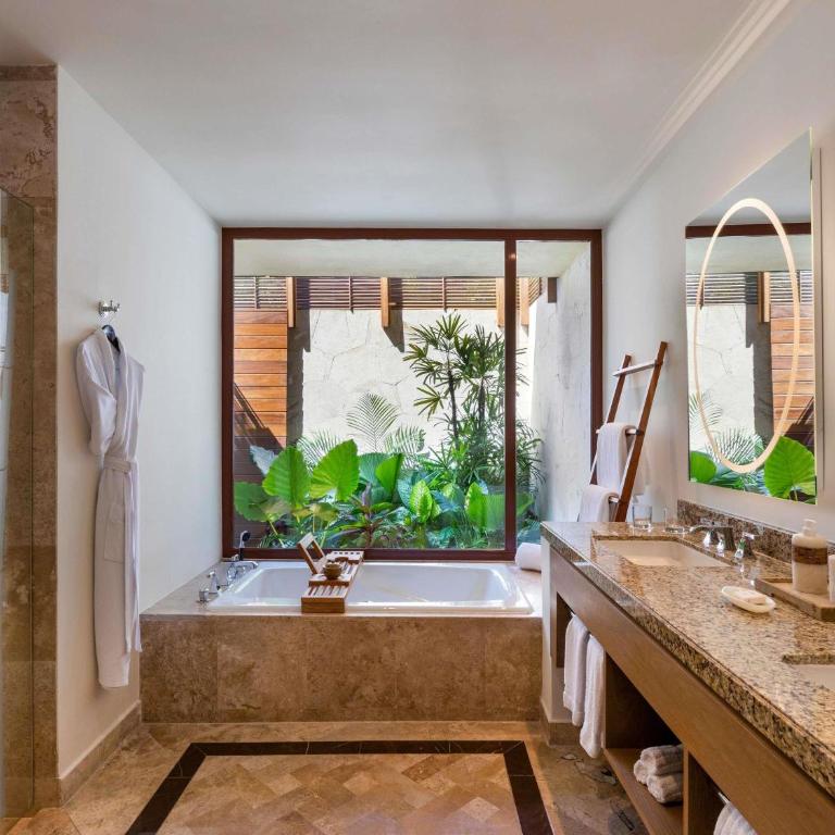 Fairmont Mayakoba - Signature King Casita with Soaking Tub and Lagoon View - 2
