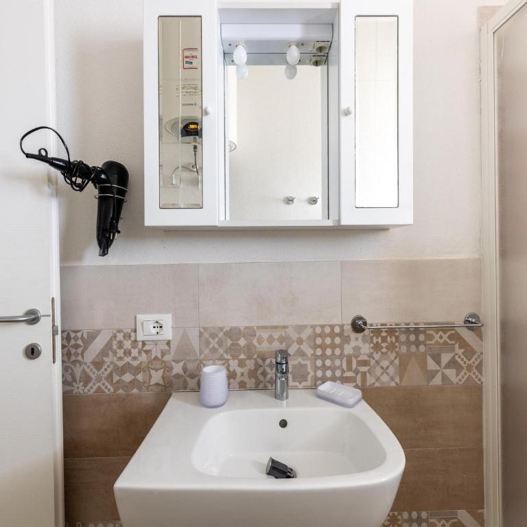 In pieno centre, con aria condizionata e posteggio - Appartement 1 Chambre - 18