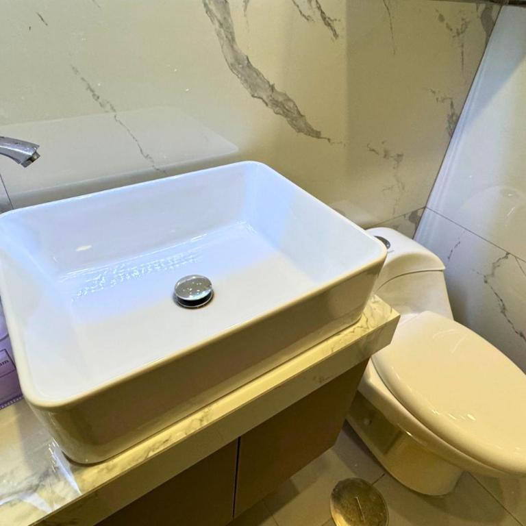 Depa 2 dormitorios en primer piso con cochera en San Andrés - Two-Bedroom Apartment - 10