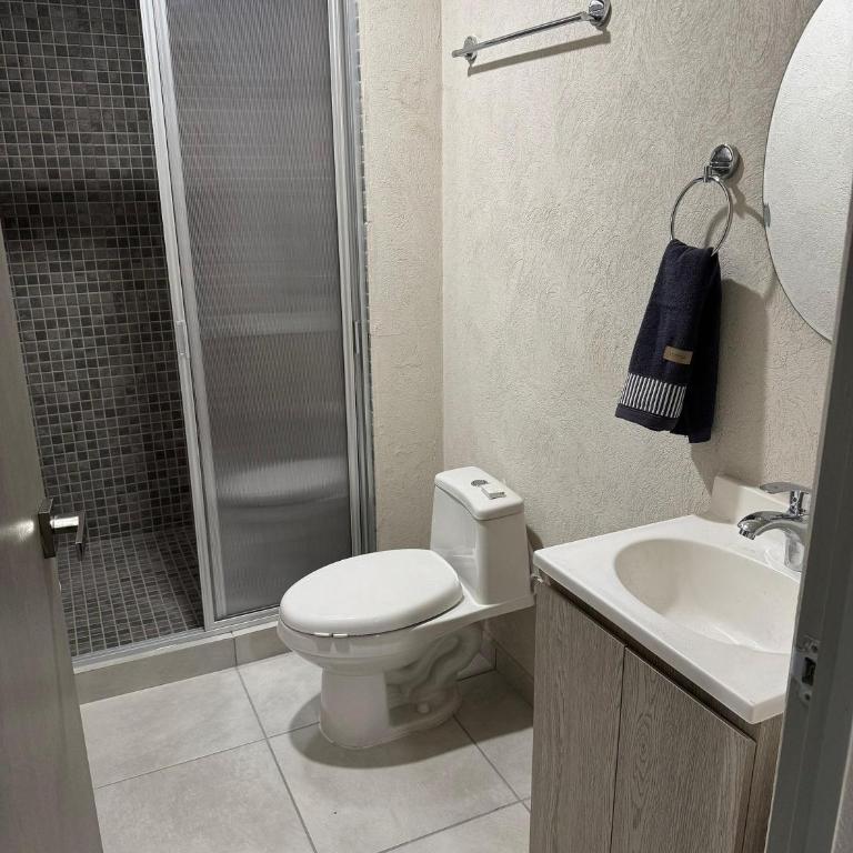 Depto nuevo cerca de H. Civil Viejo con A/C - Apartamento con terraza - 3