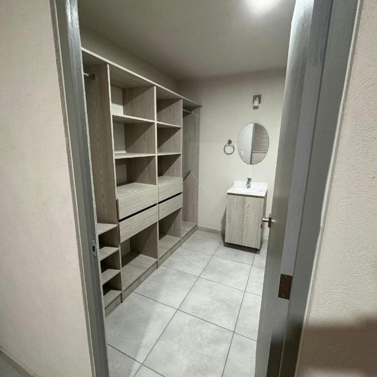 Depto nuevo cerca de H. Civil Viejo con A/C - Apartamento con terraza - 9