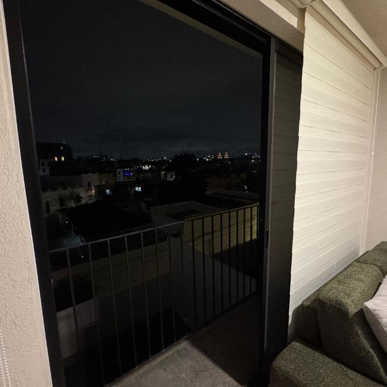 Depto nuevo cerca de H. Civil Viejo con A/C - Apartamento con terraza - 22