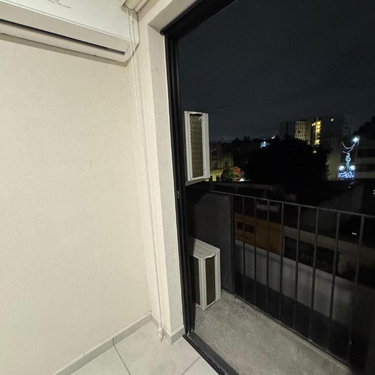Depto nuevo cerca de H. Civil Viejo con A/C - Apartamento con terraza - 23