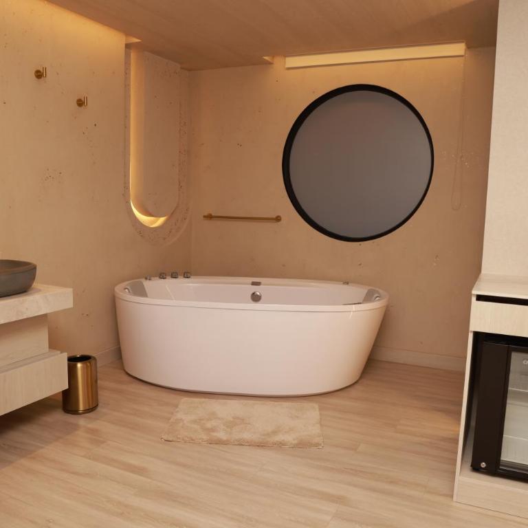 VPV Suites & Casino - King Suite with Spa Bath - 2