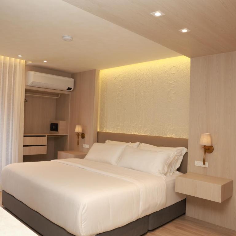 VPV Suites & Casino - King Suite with Spa Bath - 4