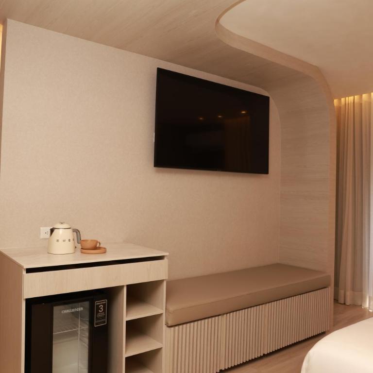 VPV Suites & Casino - King Suite with Spa Bath - 6