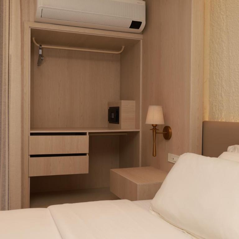VPV Suites & Casino - King Suite with Spa Bath - 5
