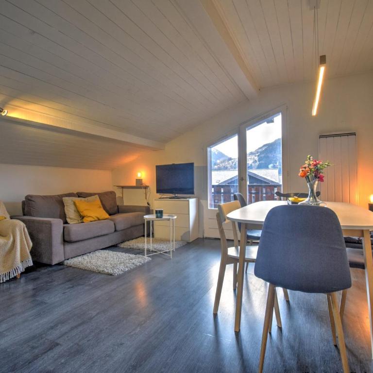 Appartement lumineux 2 pièces avec balcon et parking - FR-1-524-146 - Apartment - 2
