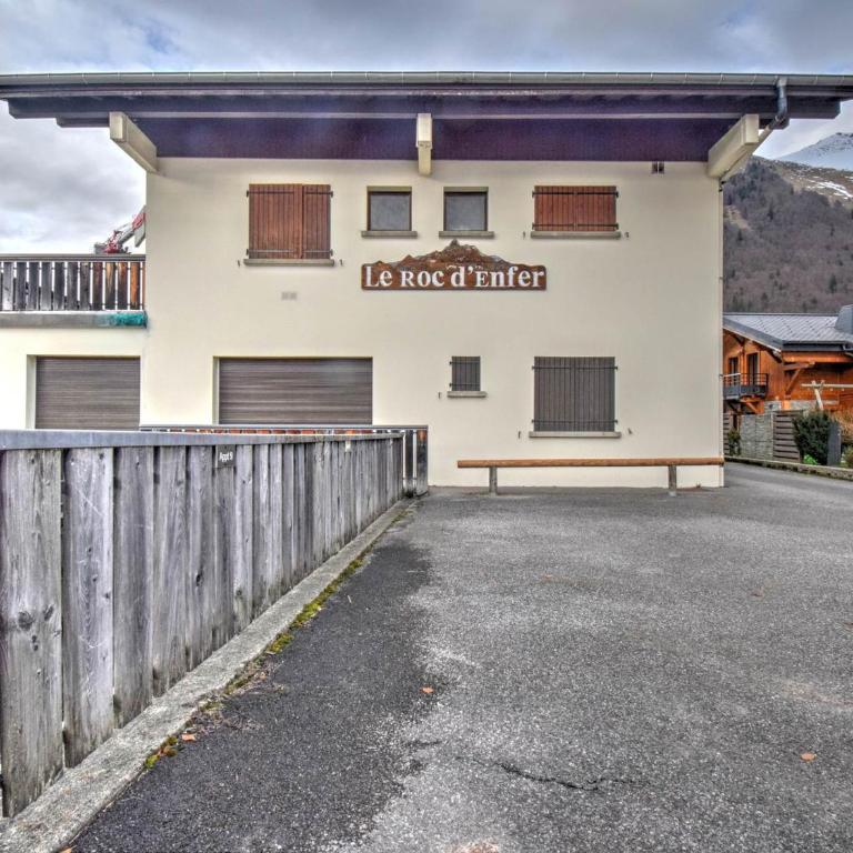 Appartement lumineux 2 pièces avec balcon et parking - FR-1-524-146 - Apartment - 10