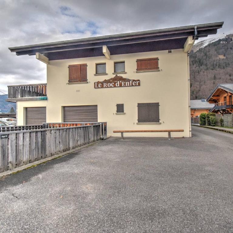 Appartement lumineux 2 pièces avec balcon et parking - FR-1-524-146 - Apartment - 11