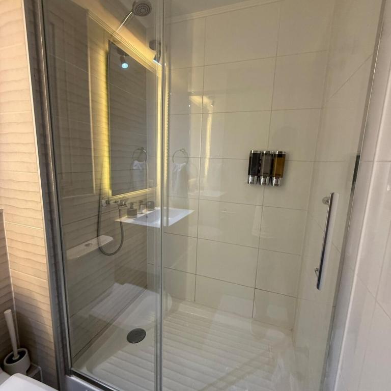 Aire Acondicionado Piscina Ropa de cama y Toallas Wifi plus Parking PISO 21 - Two-Bedroom Apartment - 48