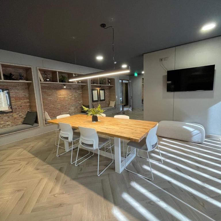 Air Conditioning, Pool, Bedding Towels, Gym, Wifi 6, Free Parking Level 20 - Two-Bedroom Apartment with Mountain View - 4