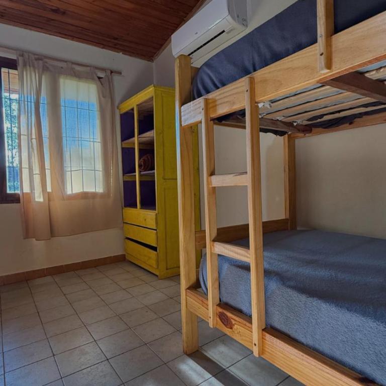 Bungalow Hostel Iguazú - Cama Individual en habitación compartida femenina - 1