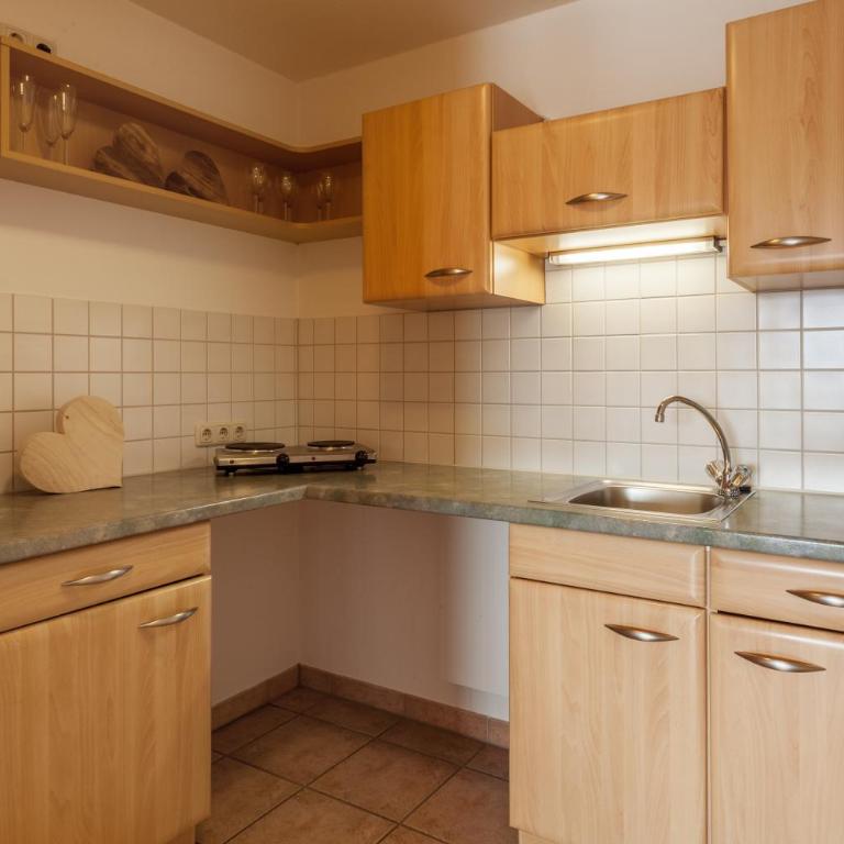 Hartungs Hoteldorf - Familienzimmer mit Küchenzeile - 4