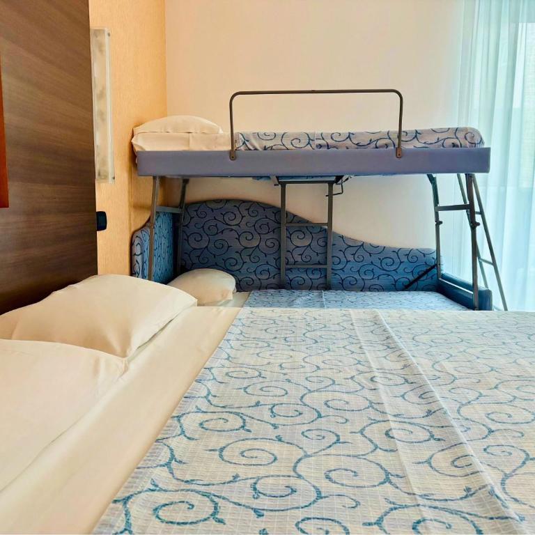 Hotel Rex - Fronte mare Riccione - Economy Triple Room - 3