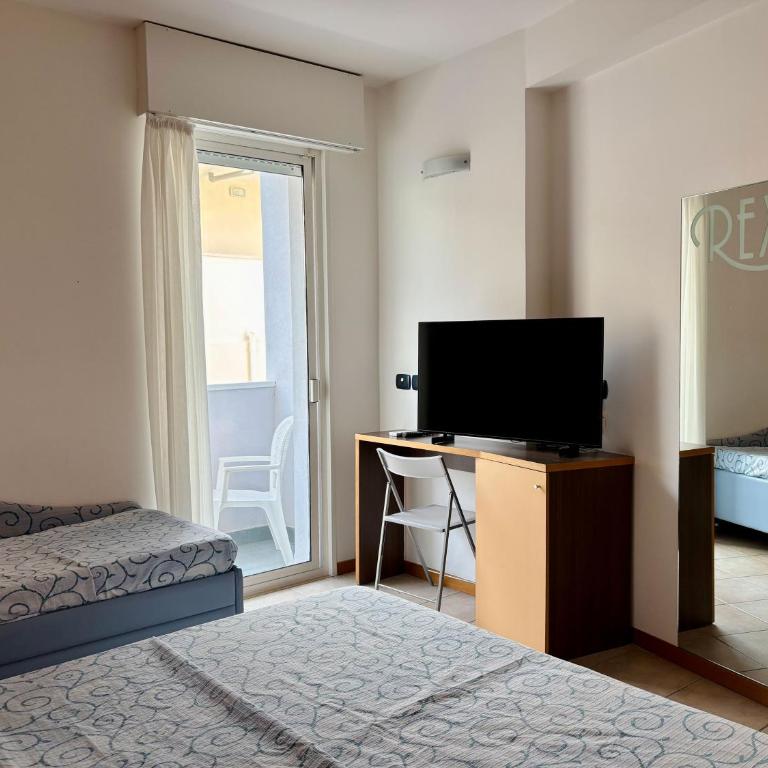 Hotel Rex - Fronte mare Riccione - Economy Triple Room - 5