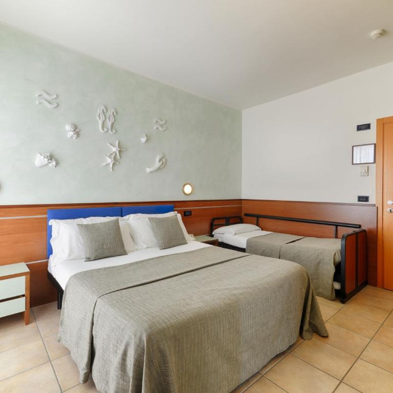 Hotel Rex - Fronte mare Riccione - Quadruple Room with Sea View - 6