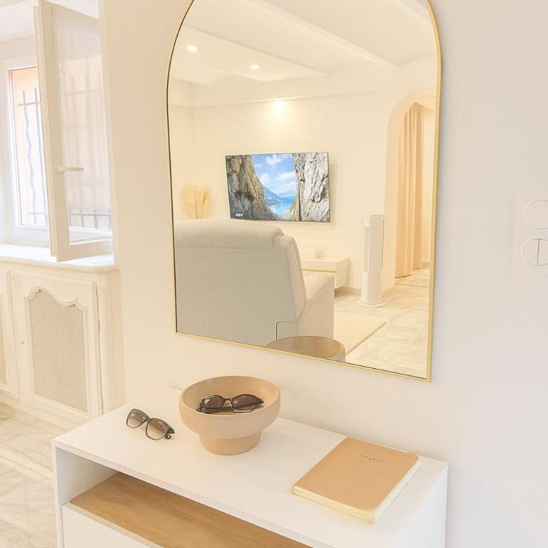 Quiet Private Apartment - 2min Train Station - 5min Palais Croisette - Private entrance - Appartement 2 Chambres avec Terrasse - 27