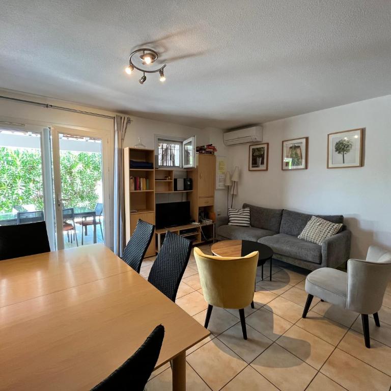 Belle villa climatisée, wifi, 3 chambres grande terrasse vue réserve naturelle dans résidence sécurisée avec piscine commune 800m de la mer Un vrai Havre de Paix LRCS107 - Three-Bedroom House - 5