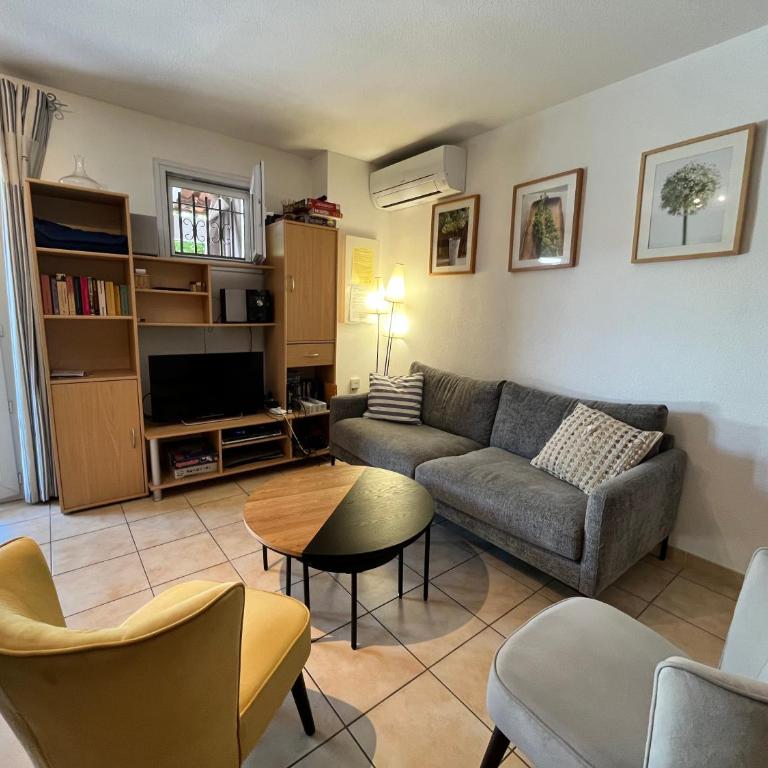 Belle villa climatisée, wifi, 3 chambres grande terrasse vue réserve naturelle dans résidence sécurisée avec piscine commune 800m de la mer Un vrai Havre de Paix LRCS107 - Three-Bedroom House - 12
